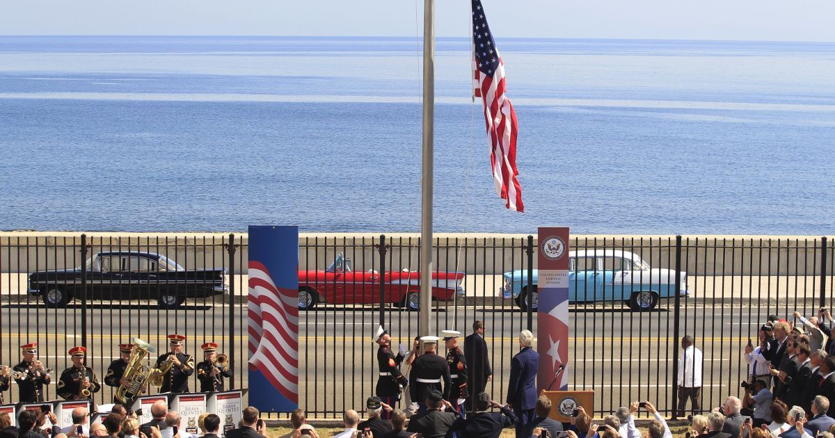 США рассматривают возможность закрытия посольства на Кубе