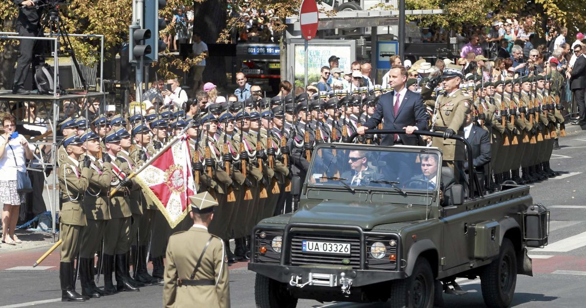 95-ю годовщину победы поляков над большевиками отметили военным парадом. / © Reuters
