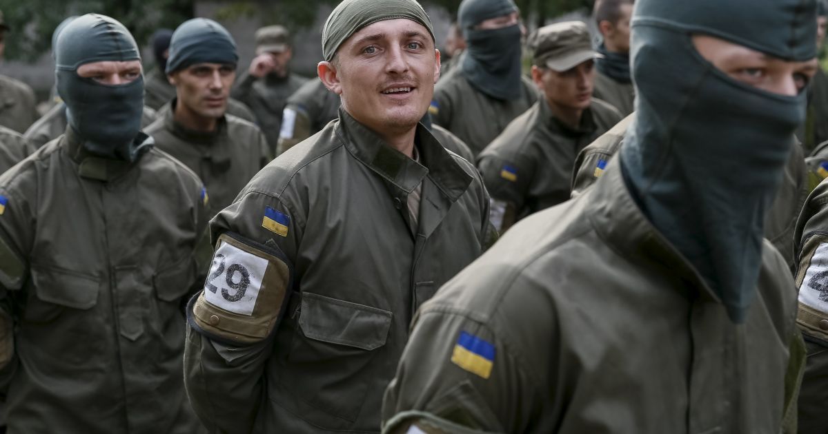 Группа бойцов, которая вскоре поедет в зону АТО, показала, на что способна. / © Reuters
