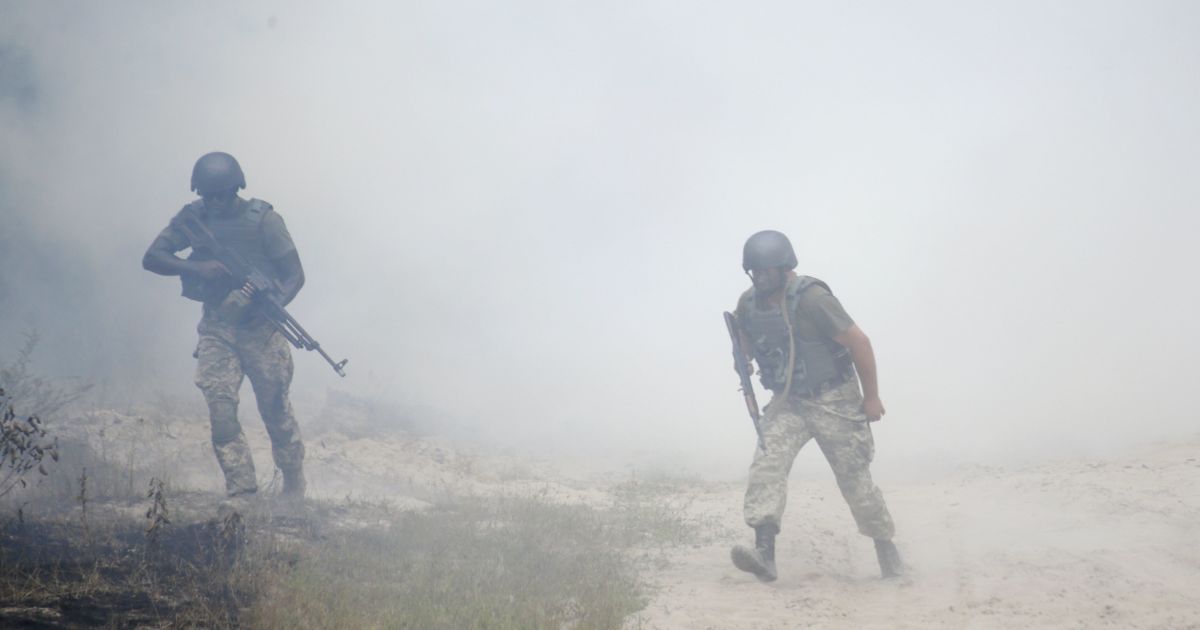 Тренеры с Туманного Альбиона муштруют украинских бойцов. / © Reuters