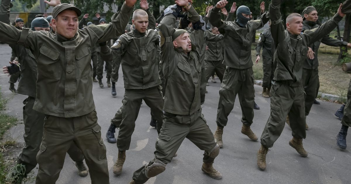 Группа бойцов, которая вскоре поедет в зону АТО, показала, на что способна. / © Reuters