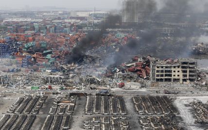 В Китае на складе химвеществ, после взрыва снова вспыхнул мощный пожар