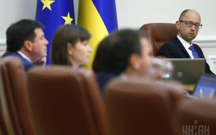 Яценюк оголосив, що дефолту України не буде