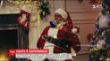 Канал Russia Today снял видео, в котором Дед Мороз берет в заложники Санта Клауса