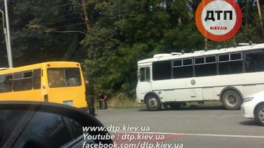 правий сектор блокує хресний хід / © facebook.com/dtp.kiev.ua
