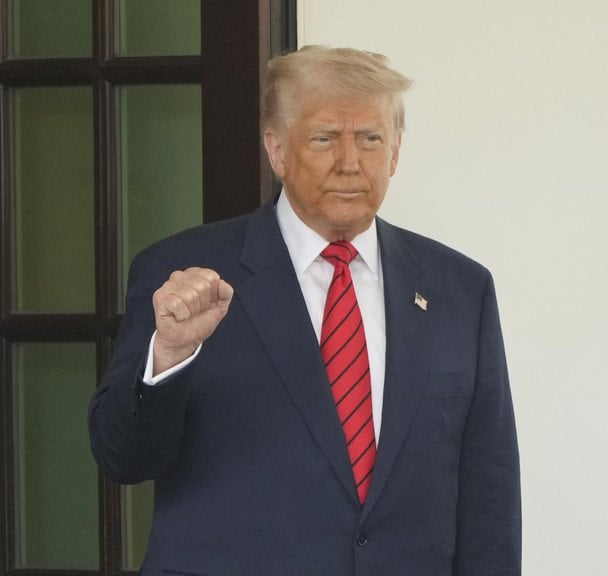 Трамп давит на Украину для переговоров с Россией без перемирия – Bloomberg