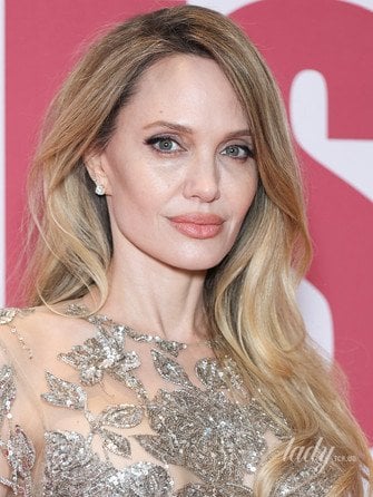 Анджелина Джоли