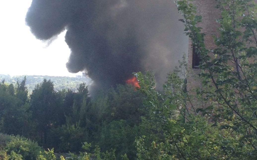 В Буче начался масштабный пожар на промышленном предприятии / © ТСН.ua