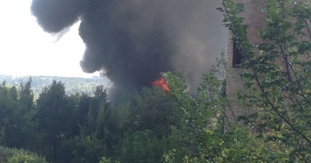 В Буче начался масштабный пожар на промышленном предприятии / © ТСН.ua