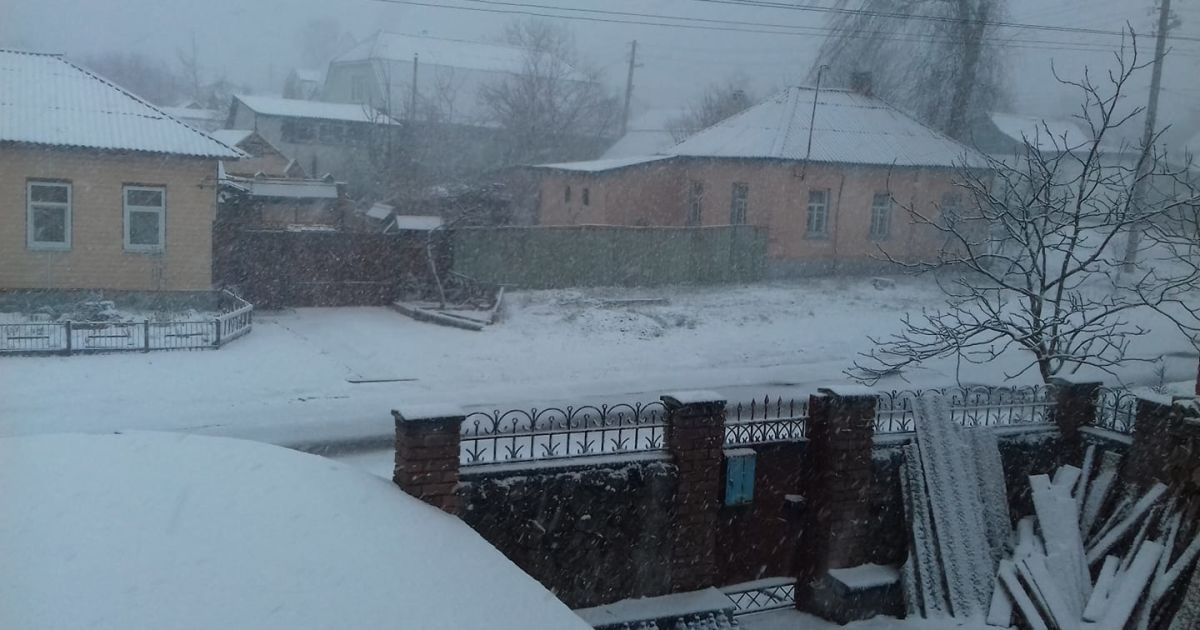 Чернигов засыпало снегом / © facebook.com/suspilne.chernihiv/