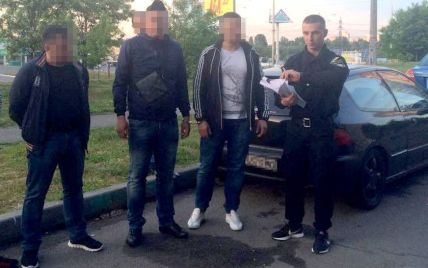 У Києві затримали розбійників, які зухвало пограбували ювелірку на Оболоні