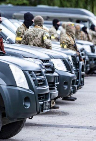Українські бійці отримали автомобілі задля виконання бойових завдань: що це за машини