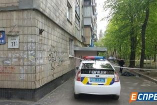 У Києві з дев'ятого поверху випав відомий політолог - ЗМІ