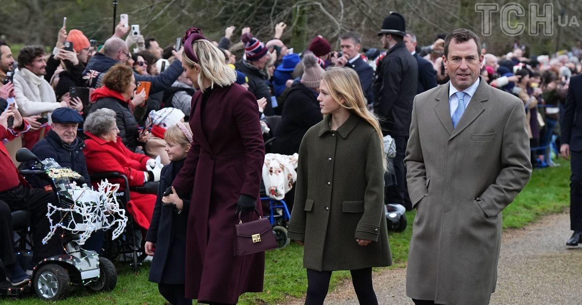 Зара Тіндалл з доньками та її брат Пітер Філліпс