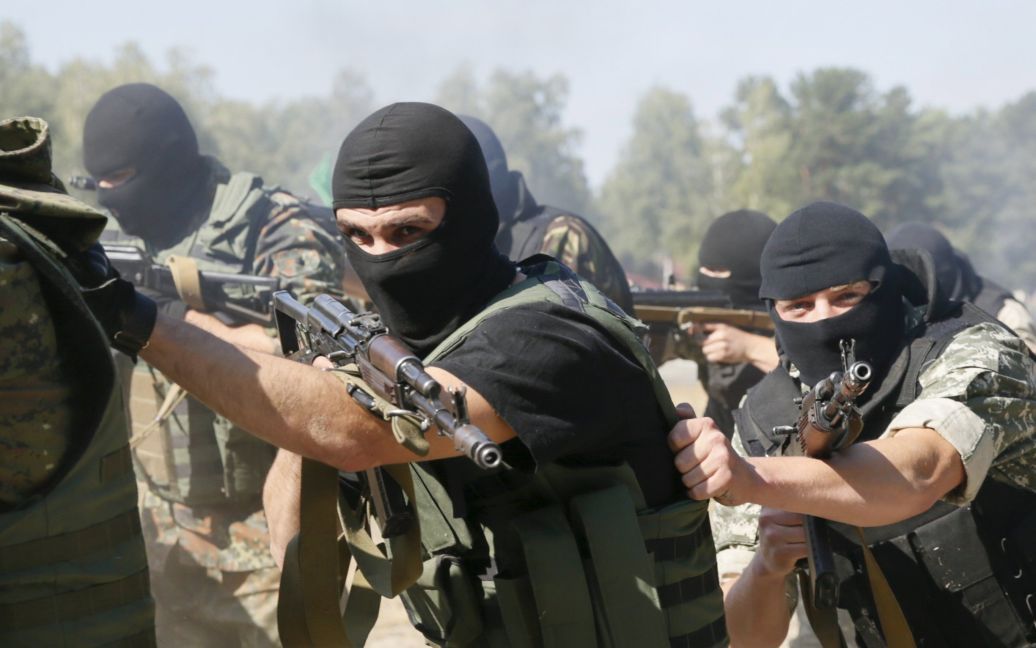 Бойцы учились стрелять на полигоне под Киевом / © Reuters
