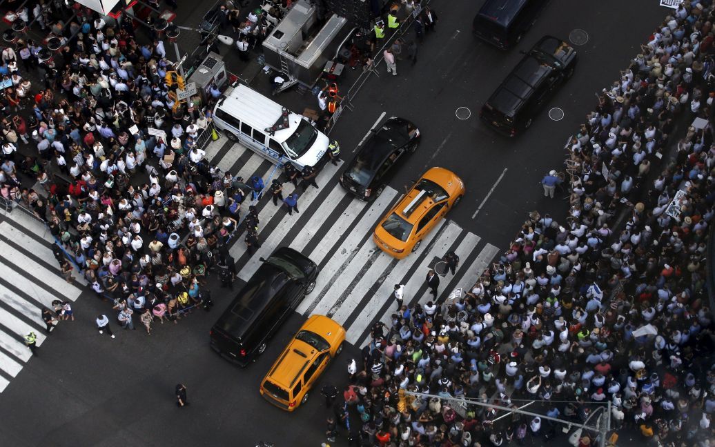Жители города вышли на улицы против соглашения / © Reuters