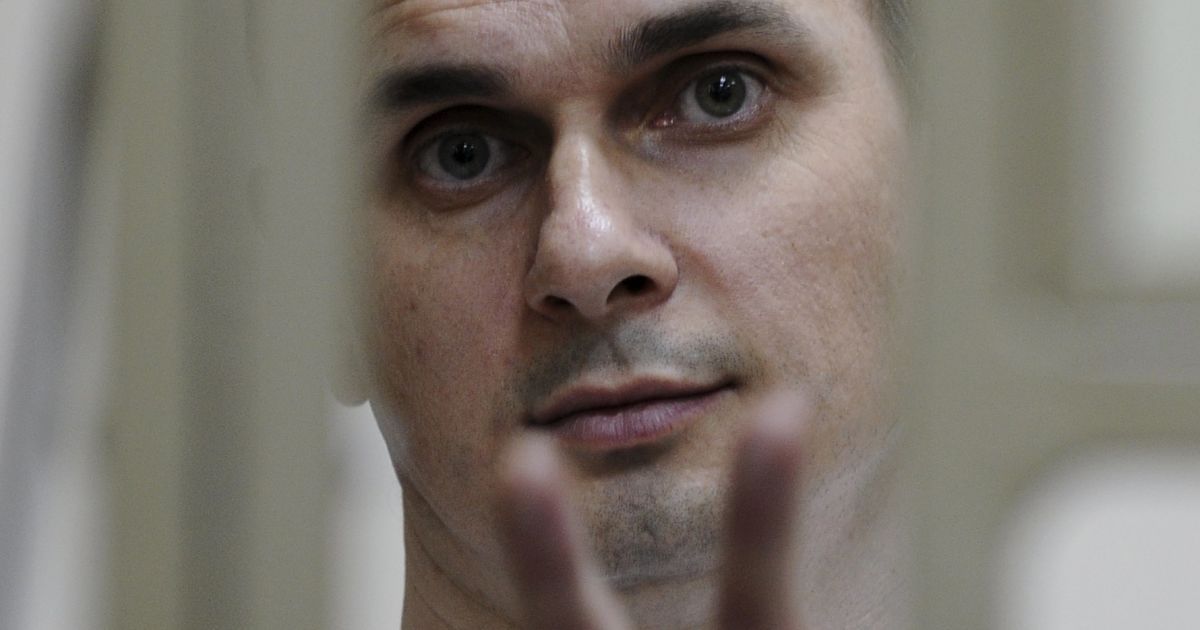 "Олегу необходимо писать письма обязательно" - просит сестра Сенцова