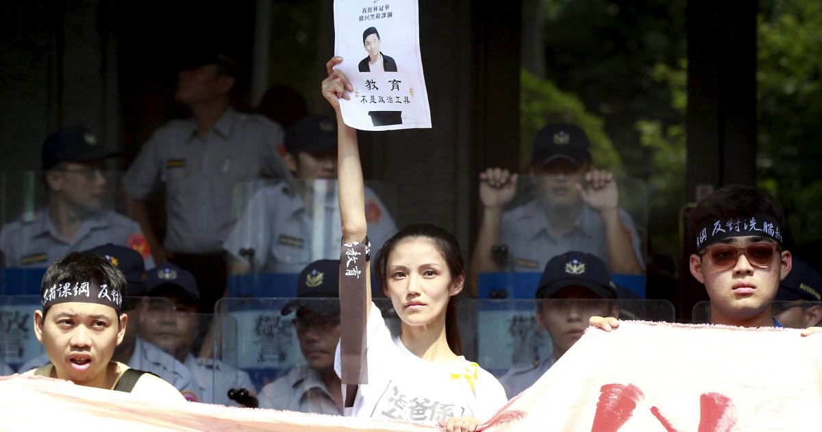 Студенты забаррикадировались в Министерстве образования / © Reuters