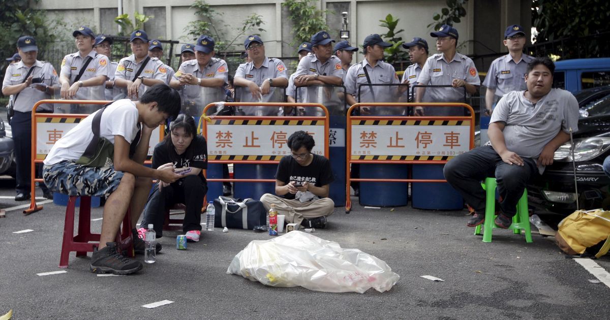 Студенты забаррикадировались в Министерстве образования / © Reuters