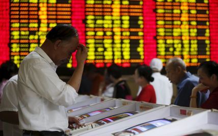 Китай потерял триллионы долларов из-за масштабного обвала фондовой биржи
