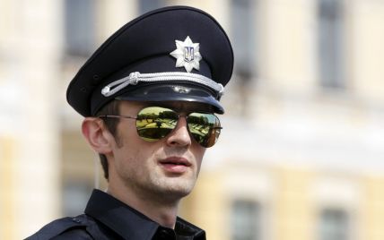 У Києві чоловік погрожував патрульним поліцейським пістолетом
