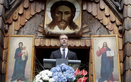 Медведев призвал к тотальной экономии "по всем фронтам"