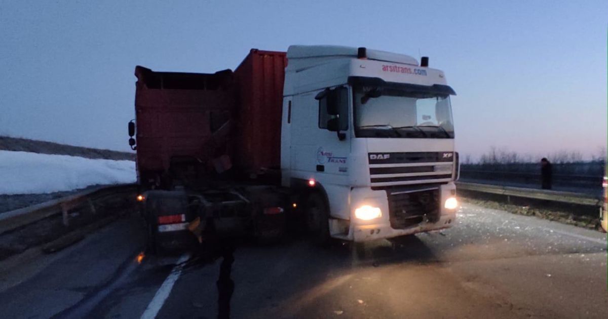 Решил помочь и оказался под колесами: в Одесской области произошла смертельная авария (фото)