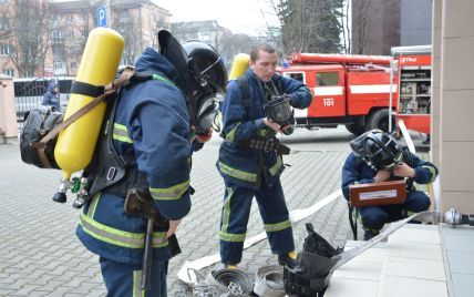 "Пожарная сигнализация не сработала, двери закрыты на ключ". В Киеве произошел пожар в НАУ