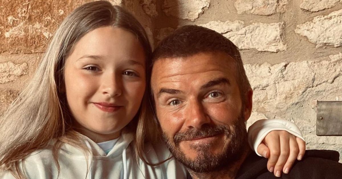 Дэвид Бекхэм понежился в постели с дочерью и женой