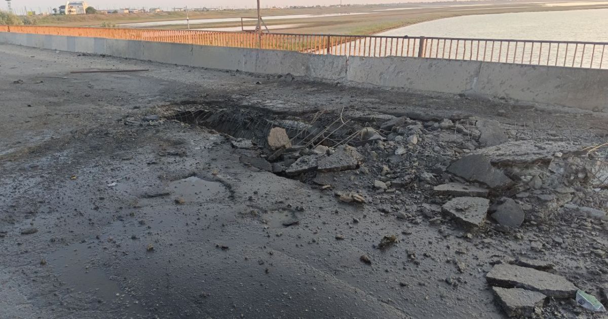 Фото після удару по Чонгарському мосту 22 червня / Фото з Телеграм-каналів