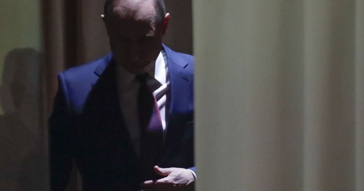 Як довго Путін готовий співати пісню про те, що у нього “все під контролем” / AP