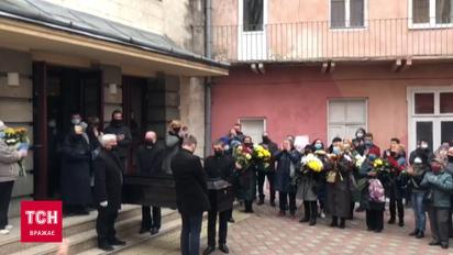 "The Show Must Go On" і "браво": як у Львові прощаються з Романом Віктюком
