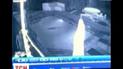 У мережі набирає популярності відео, на якому чоловік втікає із басейну через крокодила