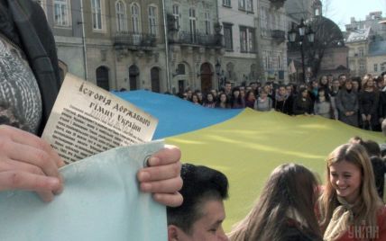 Государственному Гимну Украины – 13 лет. Интересные факты и оригинальное исполнение