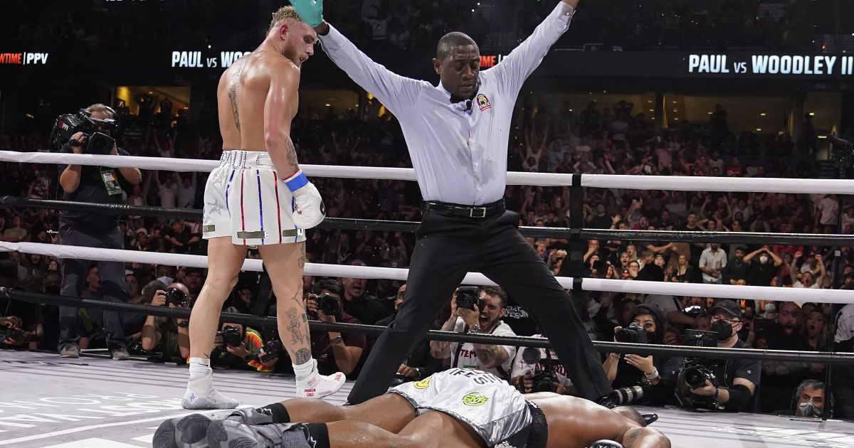 Заробив непогану суму: ексчемпіон UFC оцінив старання автора мему зі своєю участю (відео)