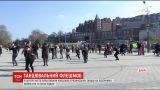 В Днепре под открытым небом устроили флешмоб грузинских танцев на поддержку воинов АТО