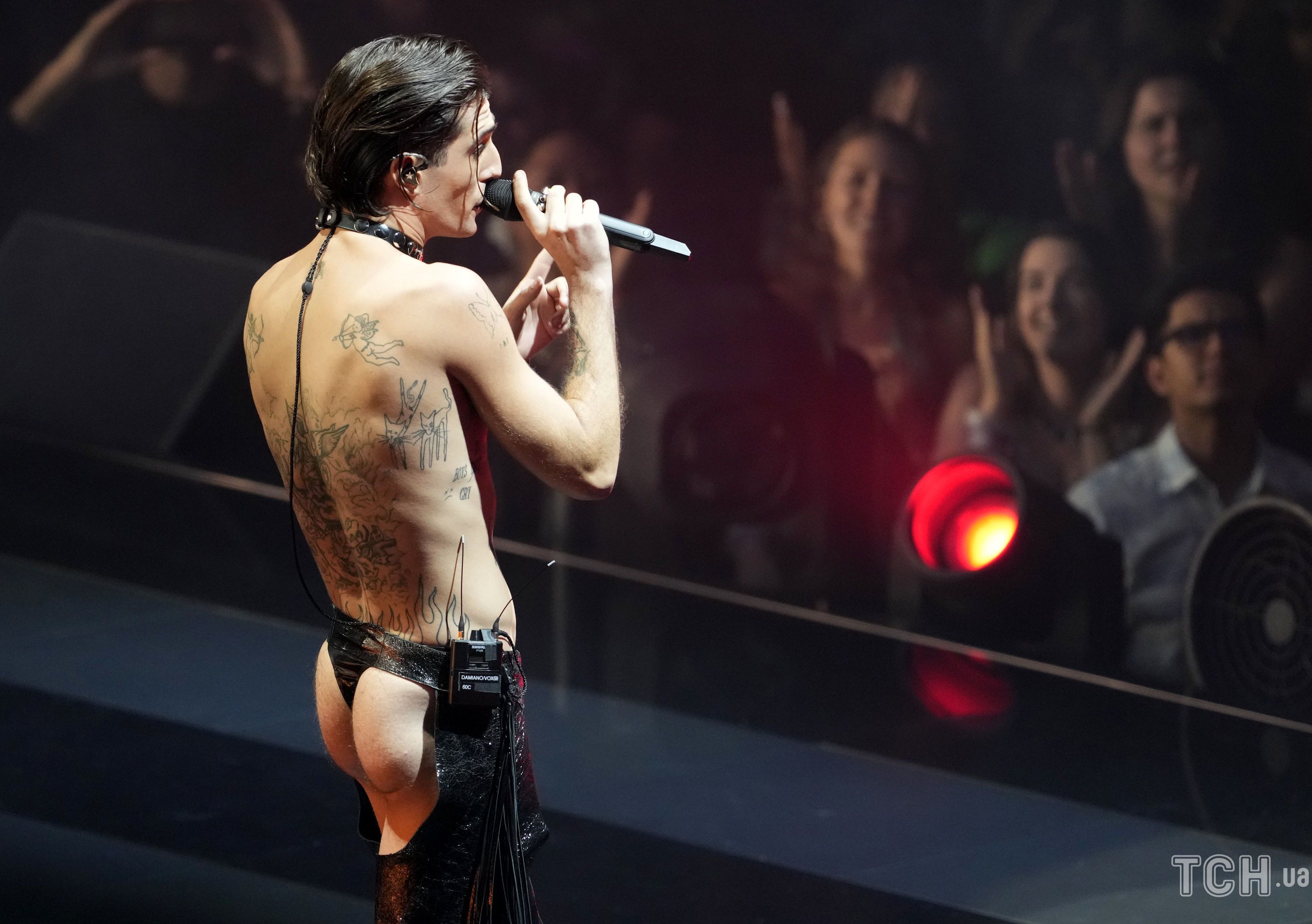 раздетые певицы на сцене Участники Måneskin обнажились на сцене MTV Video Music Awards 2022 - фото —  Шоу-бизнес