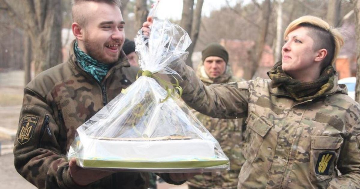 Молодята проведуть весільну ніч на бойовому чергуванні