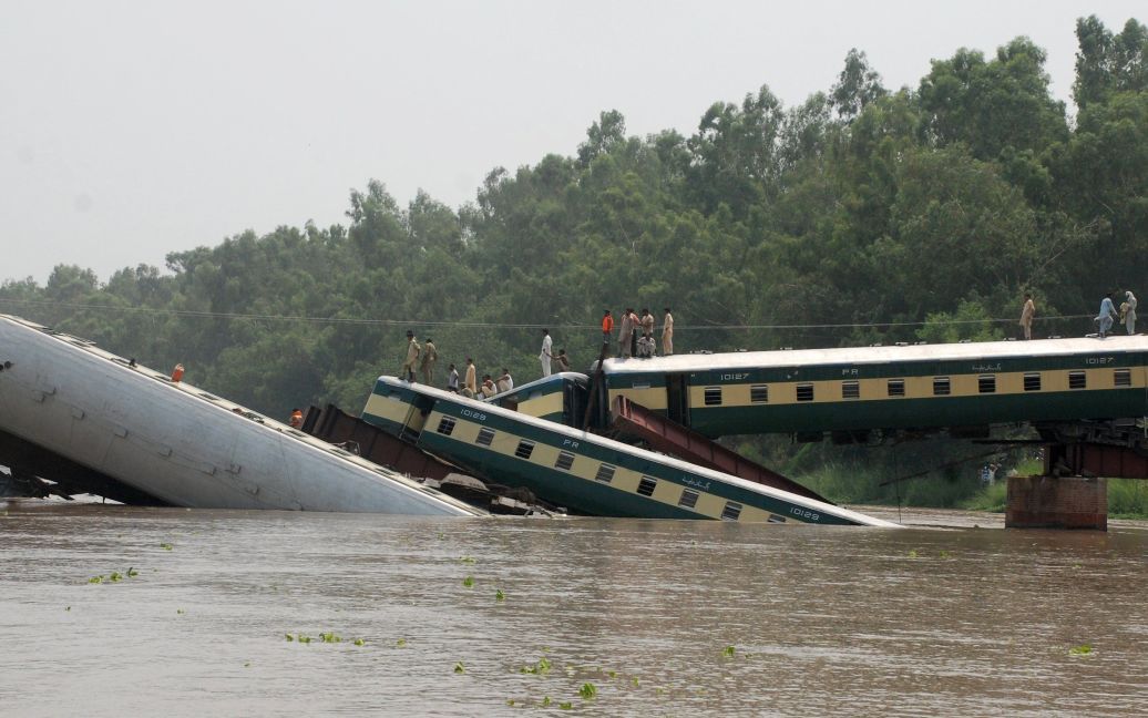 Спасти удалось более 80 человек / © Reuters