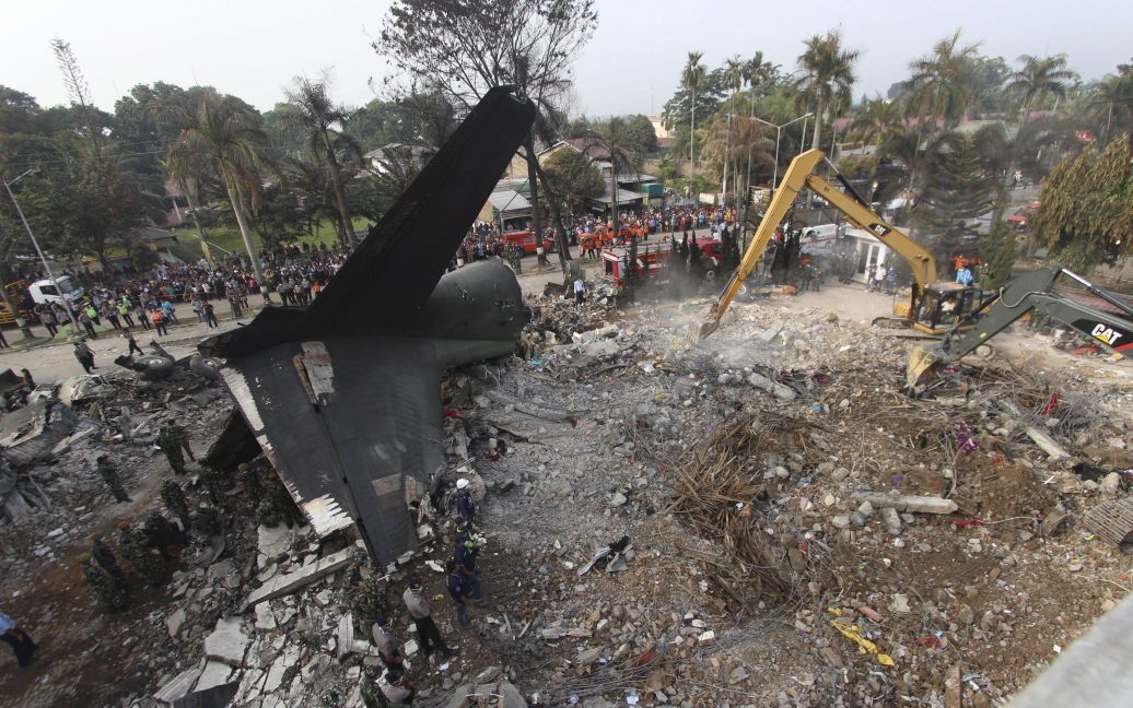 Літак впав на житловий район / © Reuters