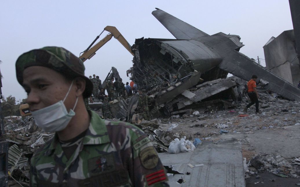 Літак впав на житловий район / © Reuters