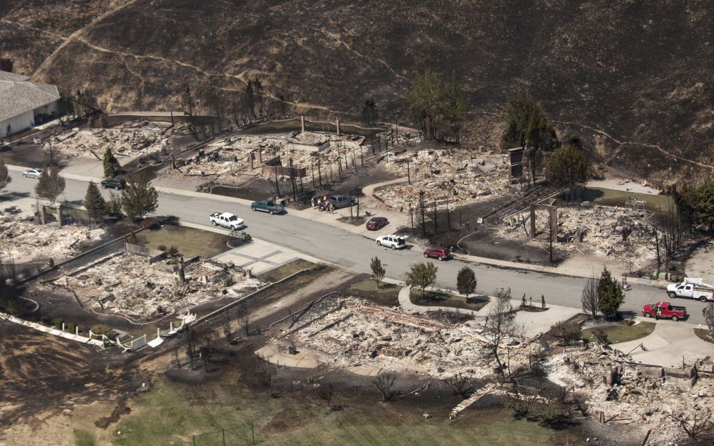 По меньшей мере 24 дома уничтожены огнем в результате лесного пожара в центре штата Вашингтон. / © Reuters