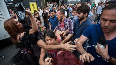 Полиция разогнала марш ЛГБТ-активистов в Стамбуле. / © Reuters
