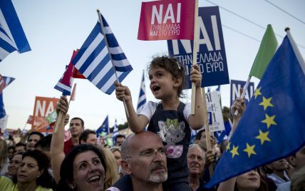 В Евросоюзе окончательно одобрили предоставление большой финансовой помощи Греции