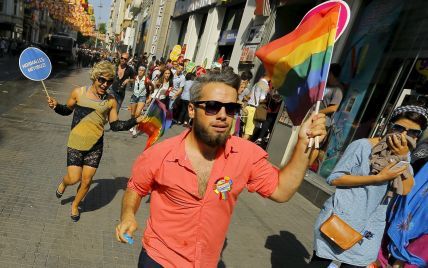 В Непале отгремел красочный гей-парад