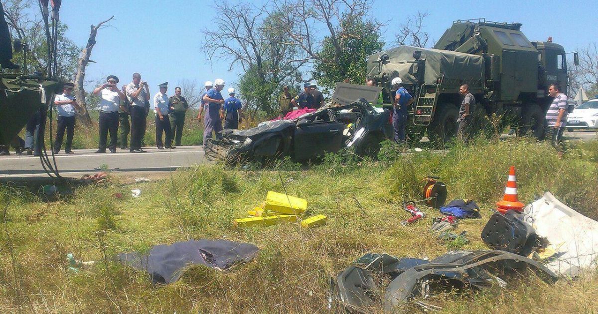 В окупованому Криму легковик влетів у російський БТР, є загиблі