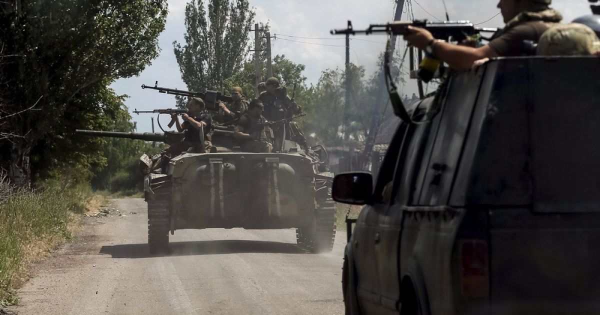 Украинцев спросили, кому они верят больше