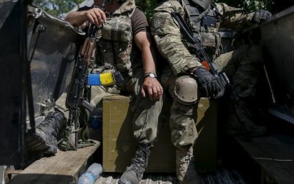 На Луганщине 9 военных подорвались на фугасе: есть раненые