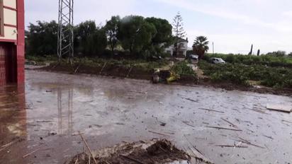 Испанию затопило! 64 погибших! На улицах плавают авто!