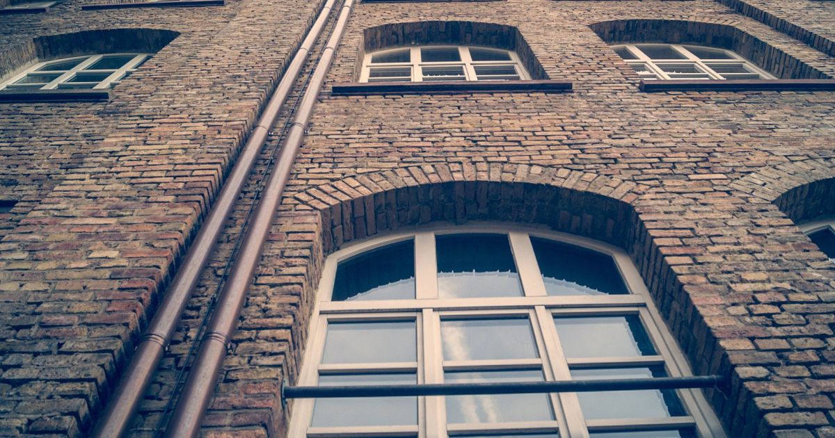 Во Львове женщина выбросилась из окна 8 этажа, оставив предсмертную записку